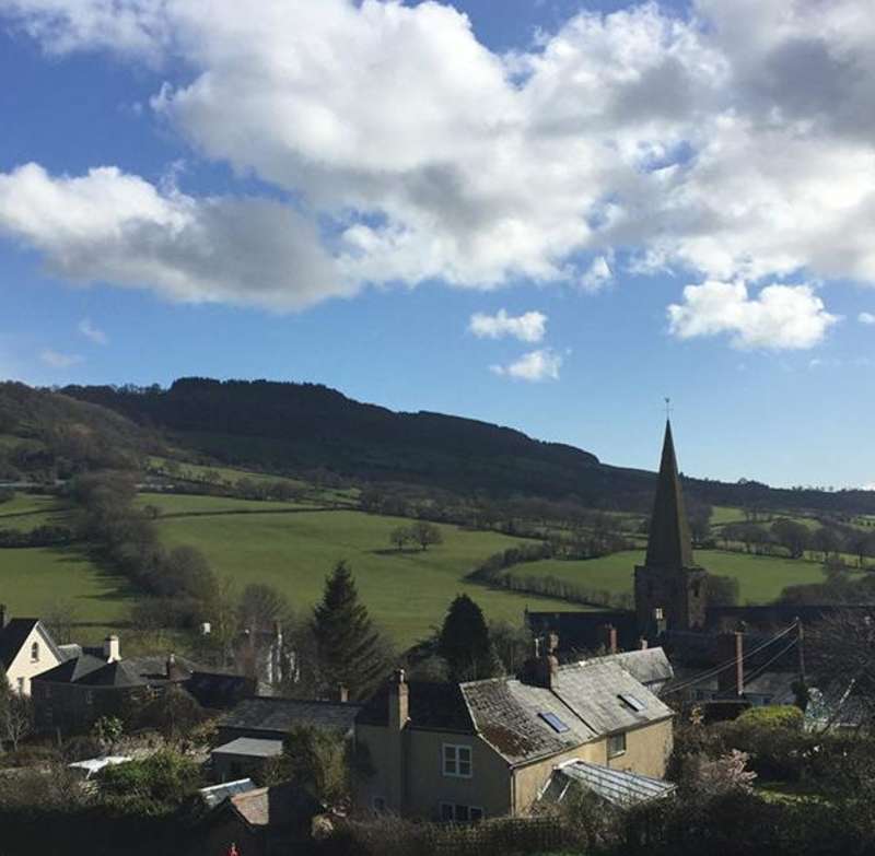 Explore England and study abroad