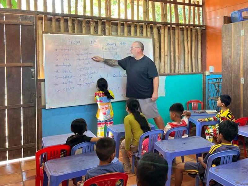 teach in cambodia