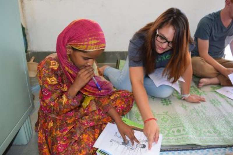 Volunteer tutoring a girl