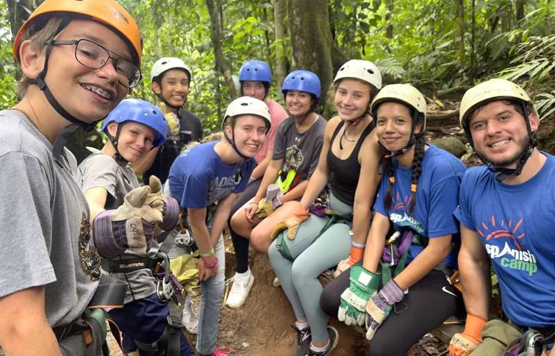Teen Volunteers in the Costa Rican Wilderness.