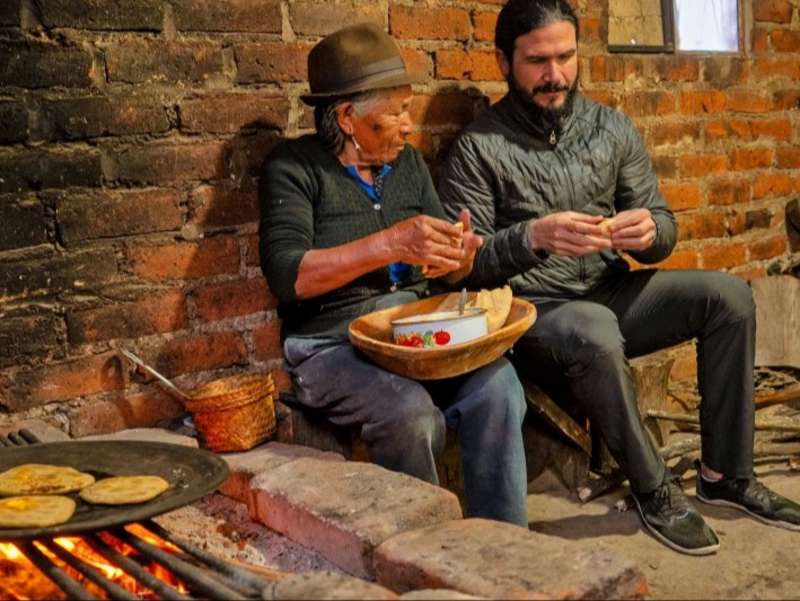 tortilla-making-host-family-homestay-guaranda