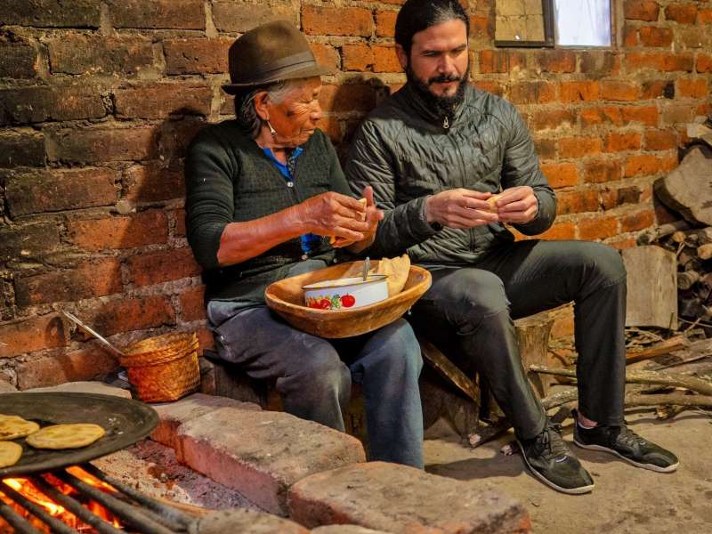 tortilla-making-host-family-homestay-guaranda