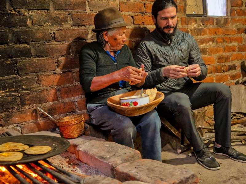 tortilla-making-host-family-homestay-guaranda