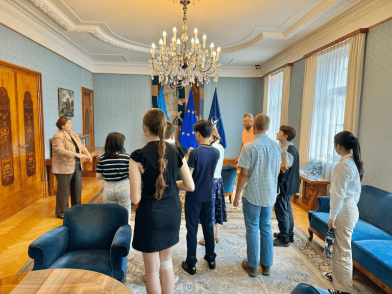Tour of government offices in Estonia