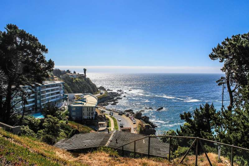 View of the rocky coastline and beaches of Viña del Mar, Chile, with the Pacific Ocean stretching into the horizon.