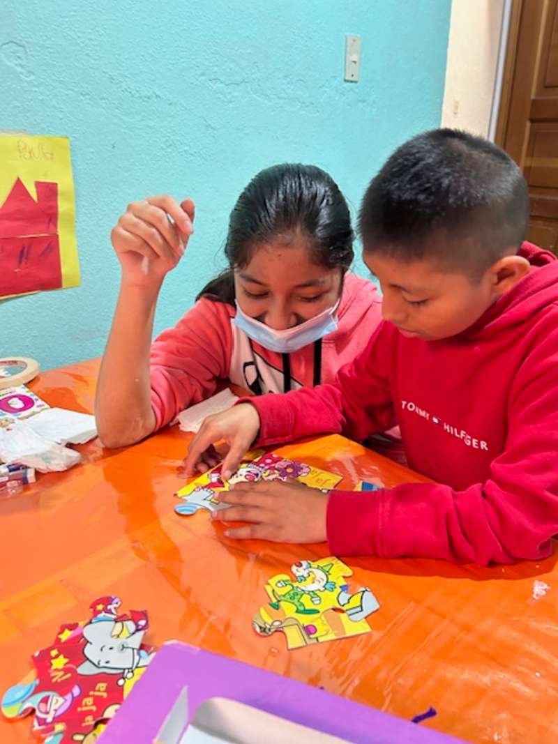 Volunteer assisting Children in Antigua Guatemala