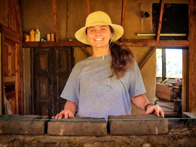 volunteer-at-adobe-block-wall-el-terreno