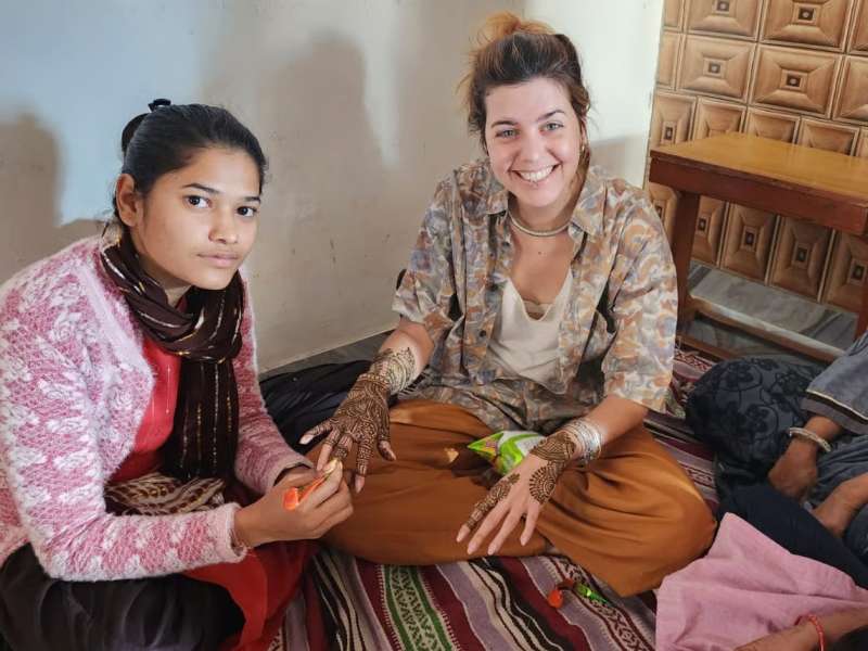 volunteer at homestay henna