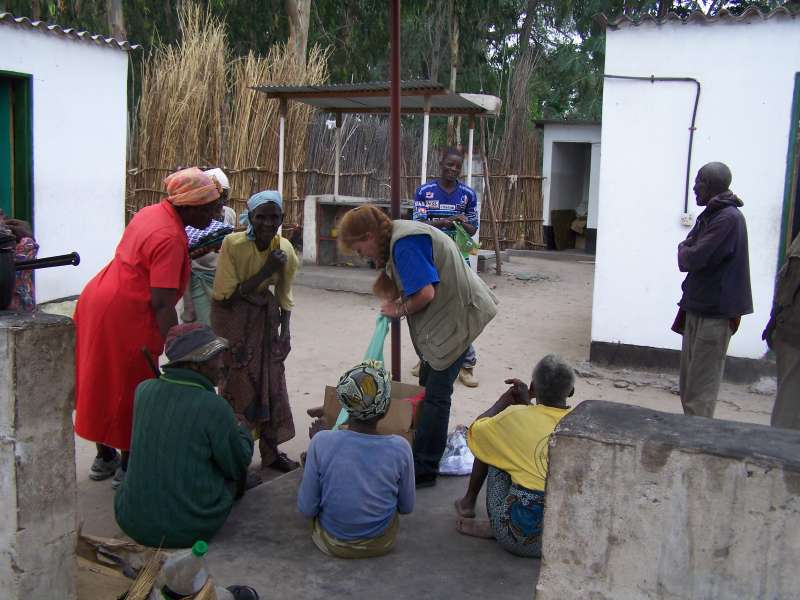 Volunteer Building Homes