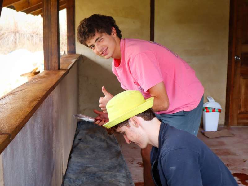 volunteer-finishing-window-ledge-natural-build