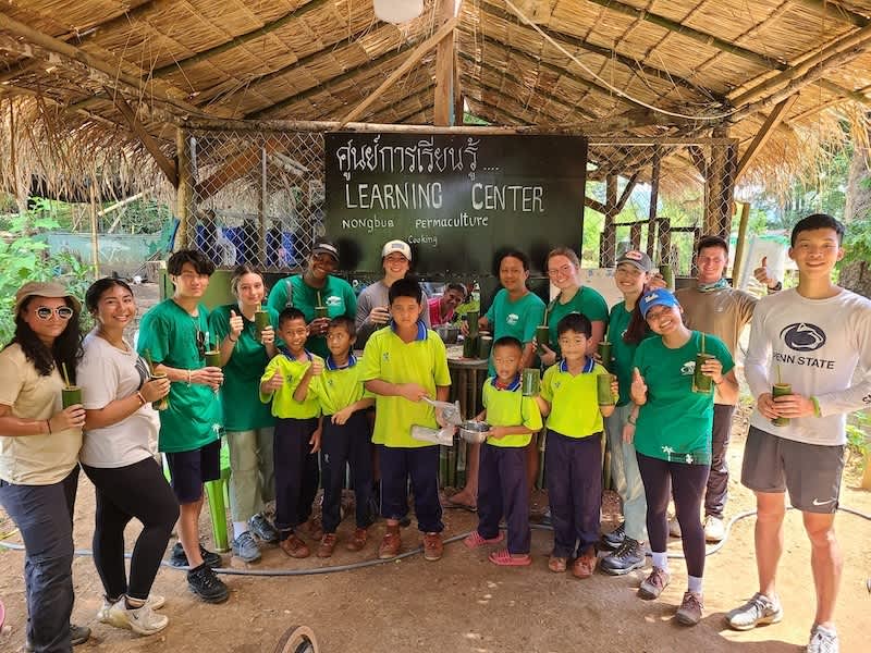 Volunteers at local Thai learning center to support education