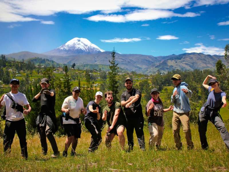 volunteers-group-field-chimborazo-view