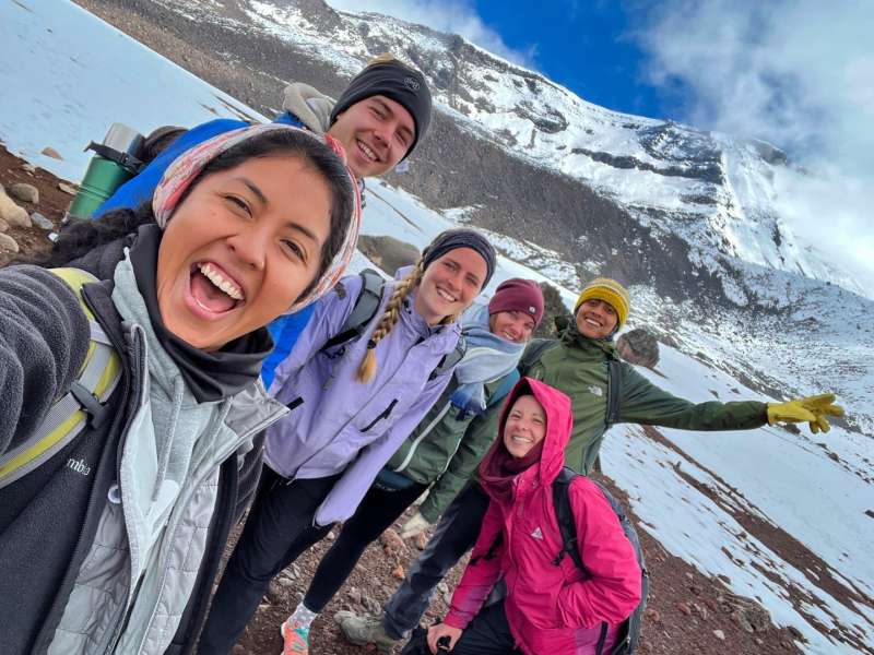 volunteers-hiking-chimborazo-volcano-ecuador