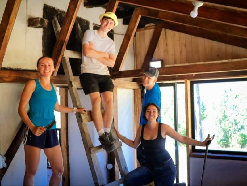 volunteers-ladder-roof-space-natural-build
