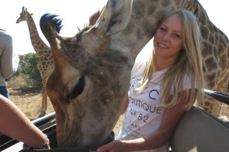 girl with giraffe